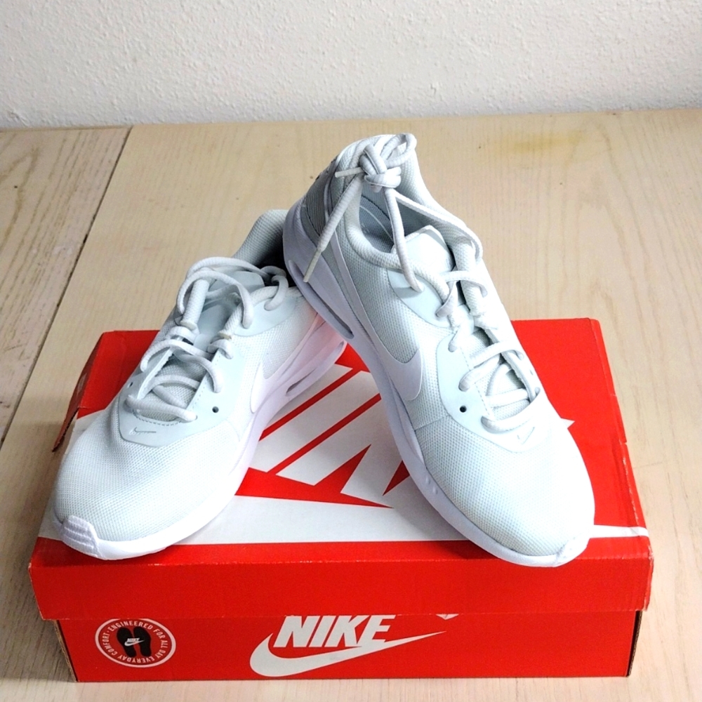 NIKE WOMEN'S AIR MAX OKETO SNEAKERS!